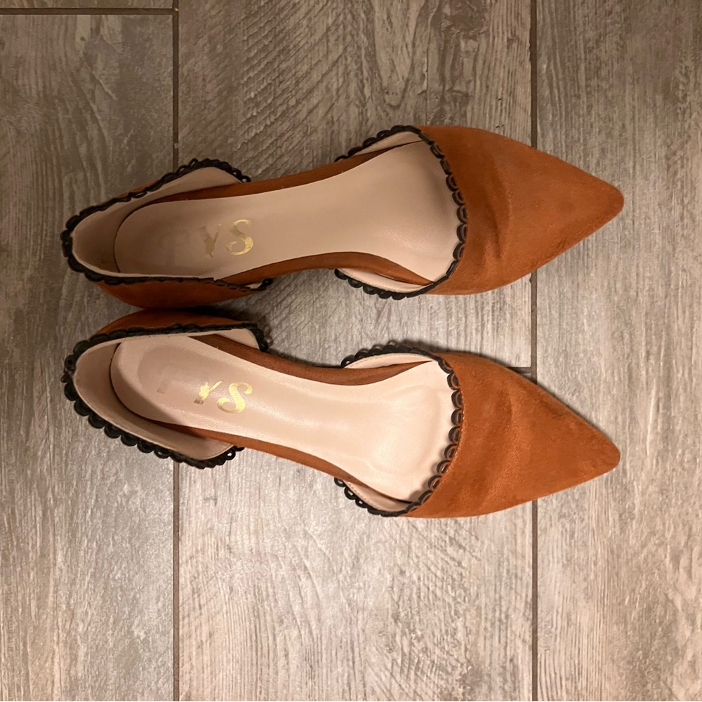 Elegant Tan Pointed-Toe Heels